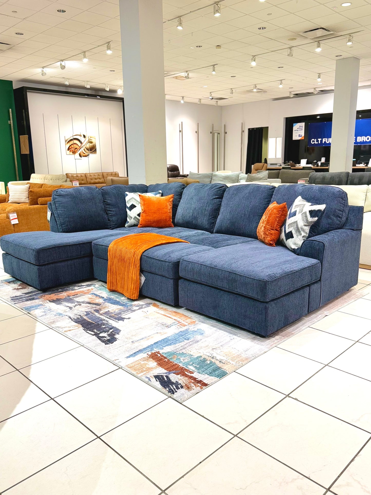 Ashley’s Albar Place Sectional w/ Double Chaise ☁️