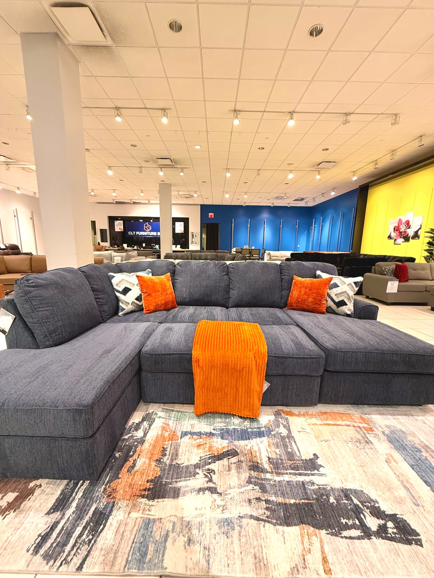 Ashley’s Albar Place Sectional w/ Double Chaise ☁️