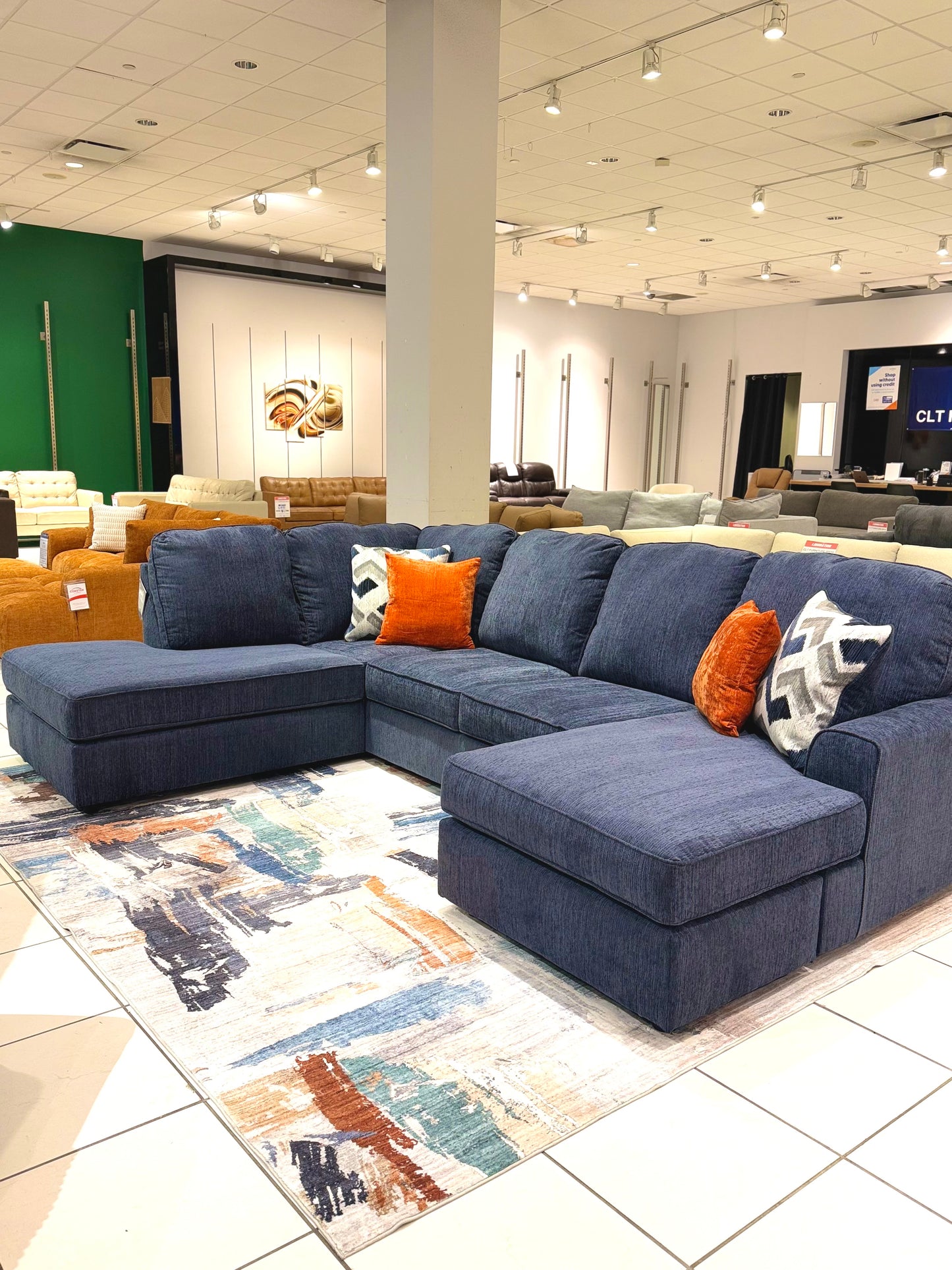 Ashley’s Albar Place Sectional w/ Double Chaise ☁️