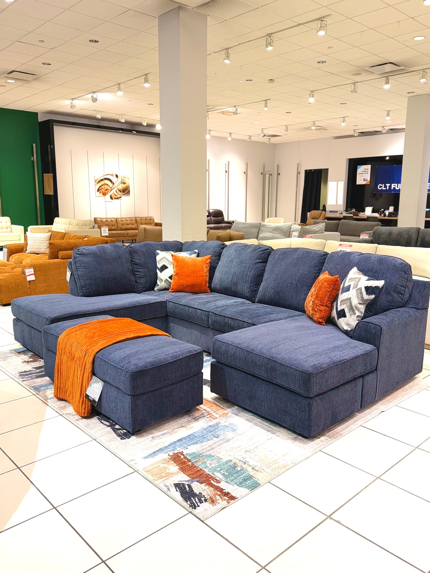 Ashley’s Albar Place Sectional w/ Double Chaise ☁️