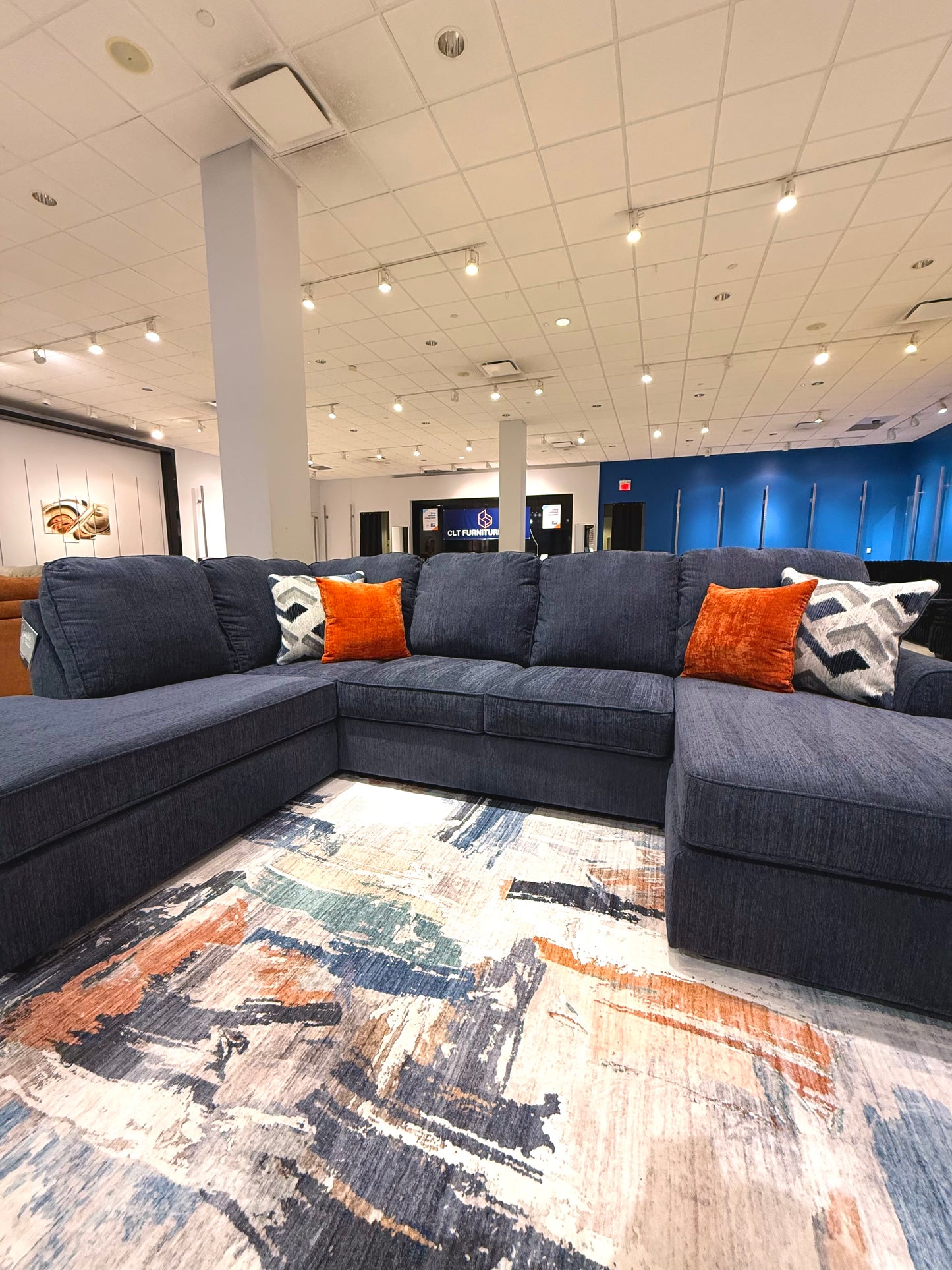 Ashley’s Albar Place Sectional w/ Double Chaise ☁️