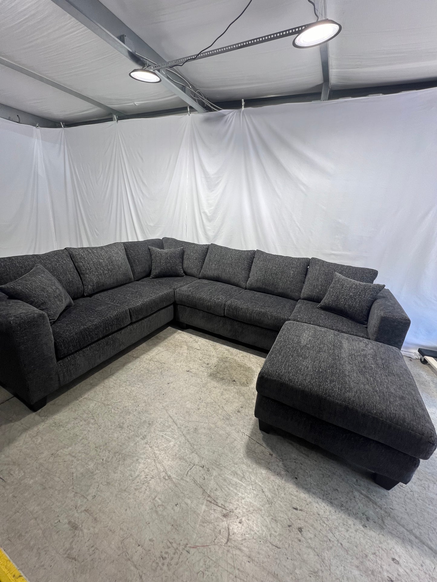 Gray Sectional W/ Ottoman