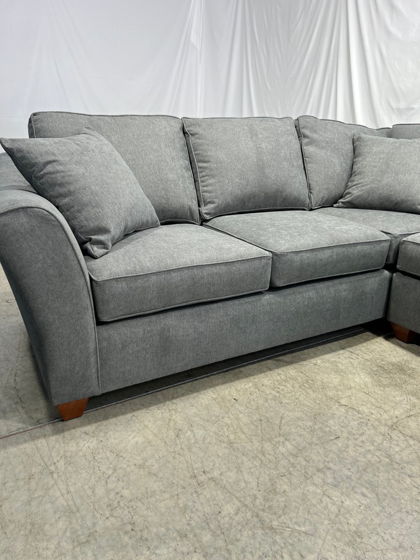 NEW U-Shaped Sectional w/ Chaise