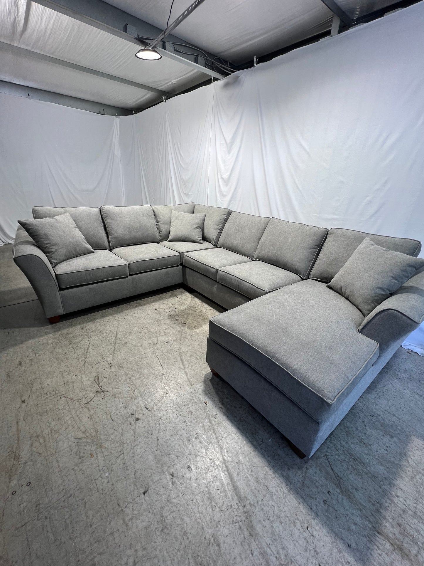 NEW U-Shaped Sectional w/ Chaise