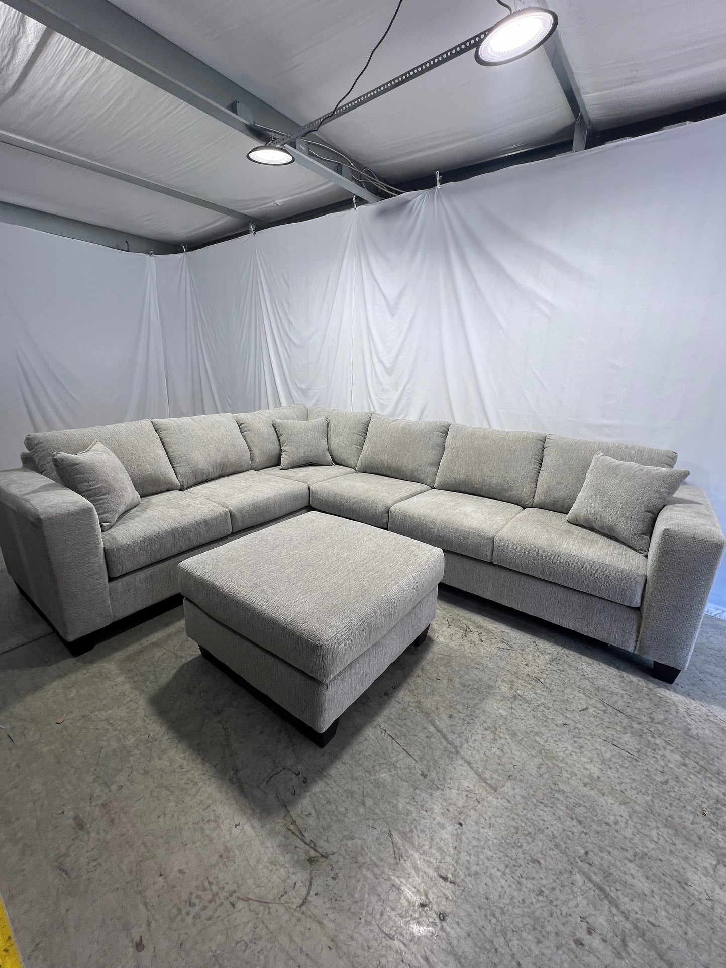 Gray Sectional W/ Ottoman