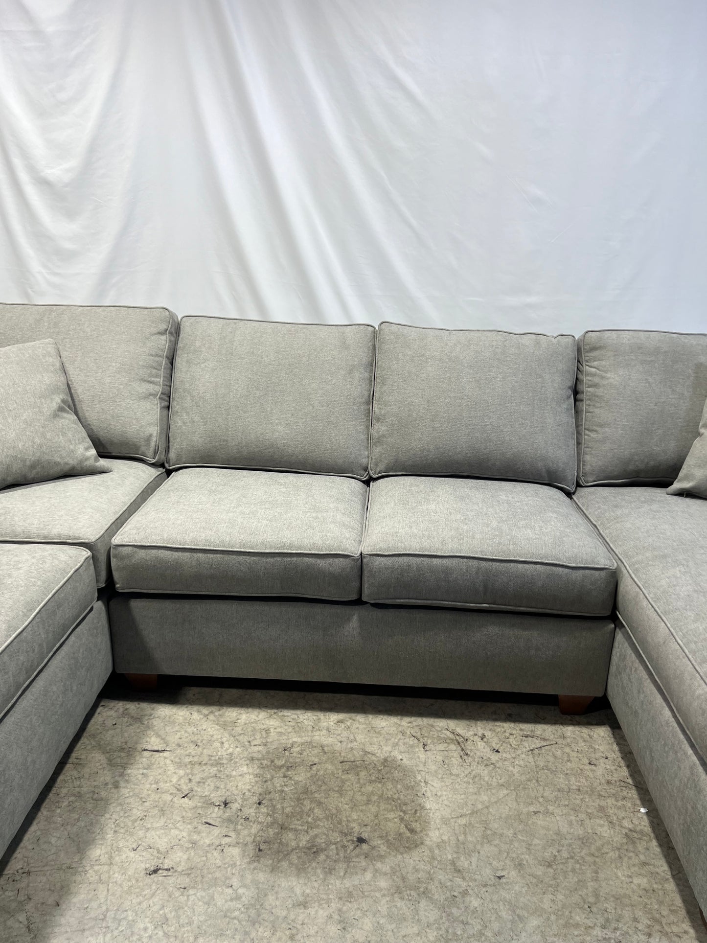 NEW U-Shaped Sectional w/ Chaise