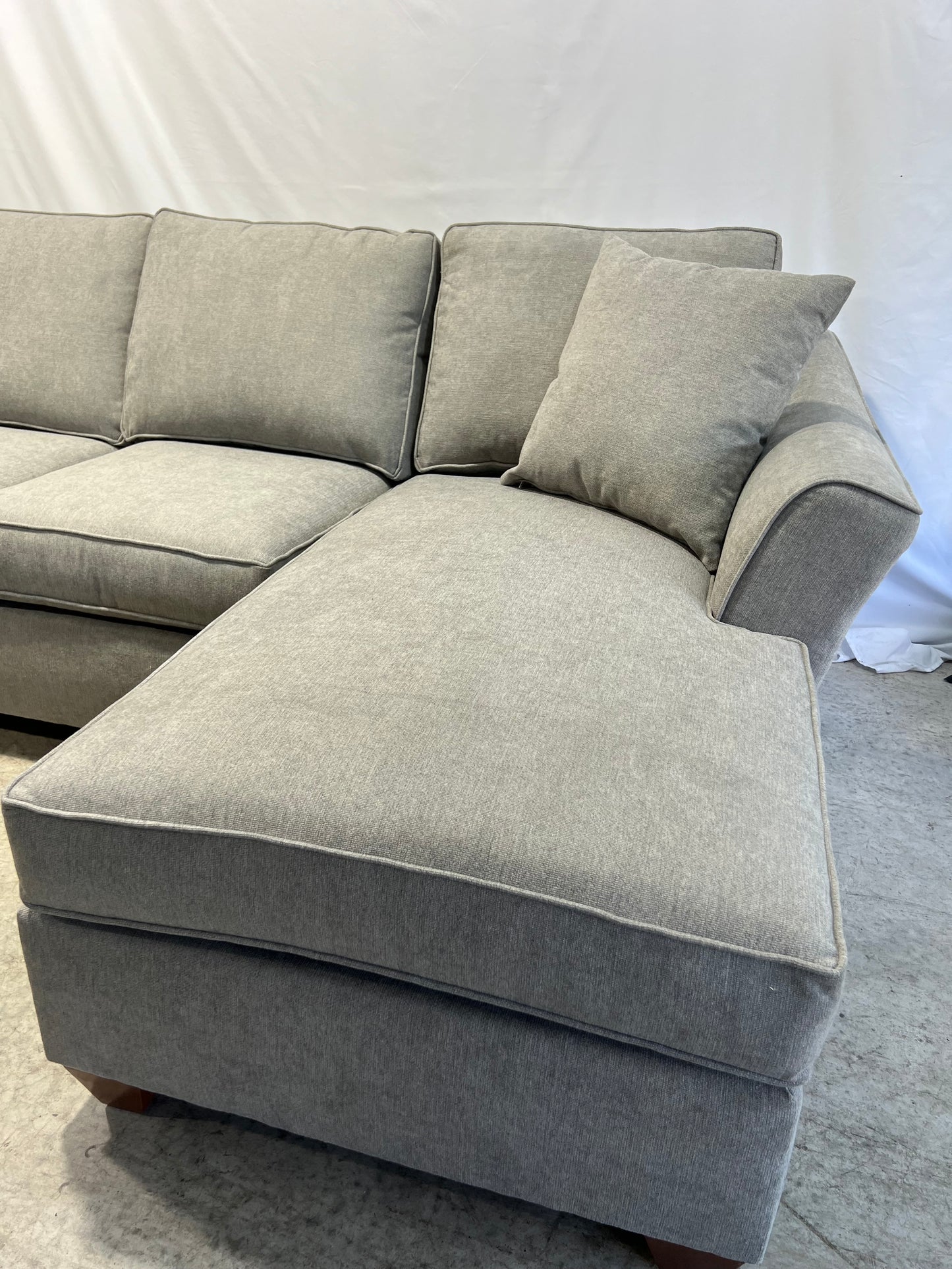 NEW U-Shaped Sectional w/ Chaise