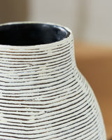 Girtha - Vase